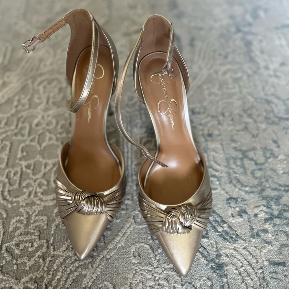 Jessica Simpson, 10m, gold stiletto high heels